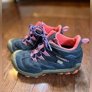 Girls Merrell Hiking Sneakers Size 2, EUC!